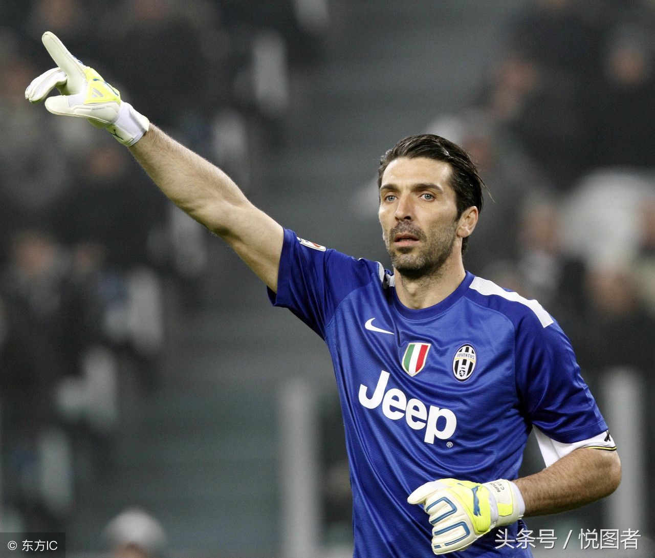 竖版日式餐饮行业名片设计